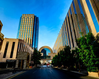 طريق الملك عبد العزيز في مدينة جدة في المملكة العربية السعودية , إطلالة رائعة وجميلة على طريق الملك عبد العزيز بجدة , جمال معالم البنيه التحتية في السعودية