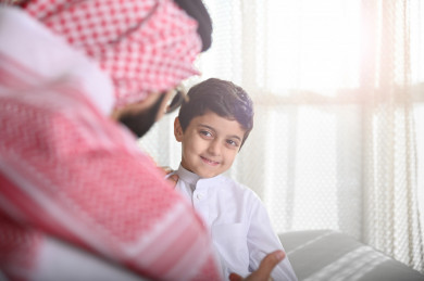 أب سعودي يتحدث مع إبنه 