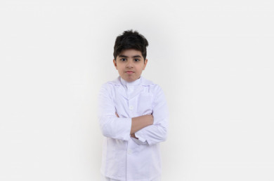 بورتريه فتى صغير سعودي خليجي يرتدي زي الطبيب ، الطبيب الصغير ، المهنة المستقبلية
