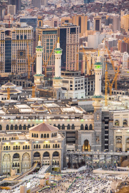 برج الساعة في مكة المكرمة ، جمال مدينة مكة في وضع النهار ، حجاج بيت الله الحرام ، بيوت و فنادق كثيرة في مكة ، جمال السعودية