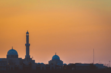 صورة ظلية لمسجد في وقت الغروب ، جمال المناظر في المملكة العربية السعودية